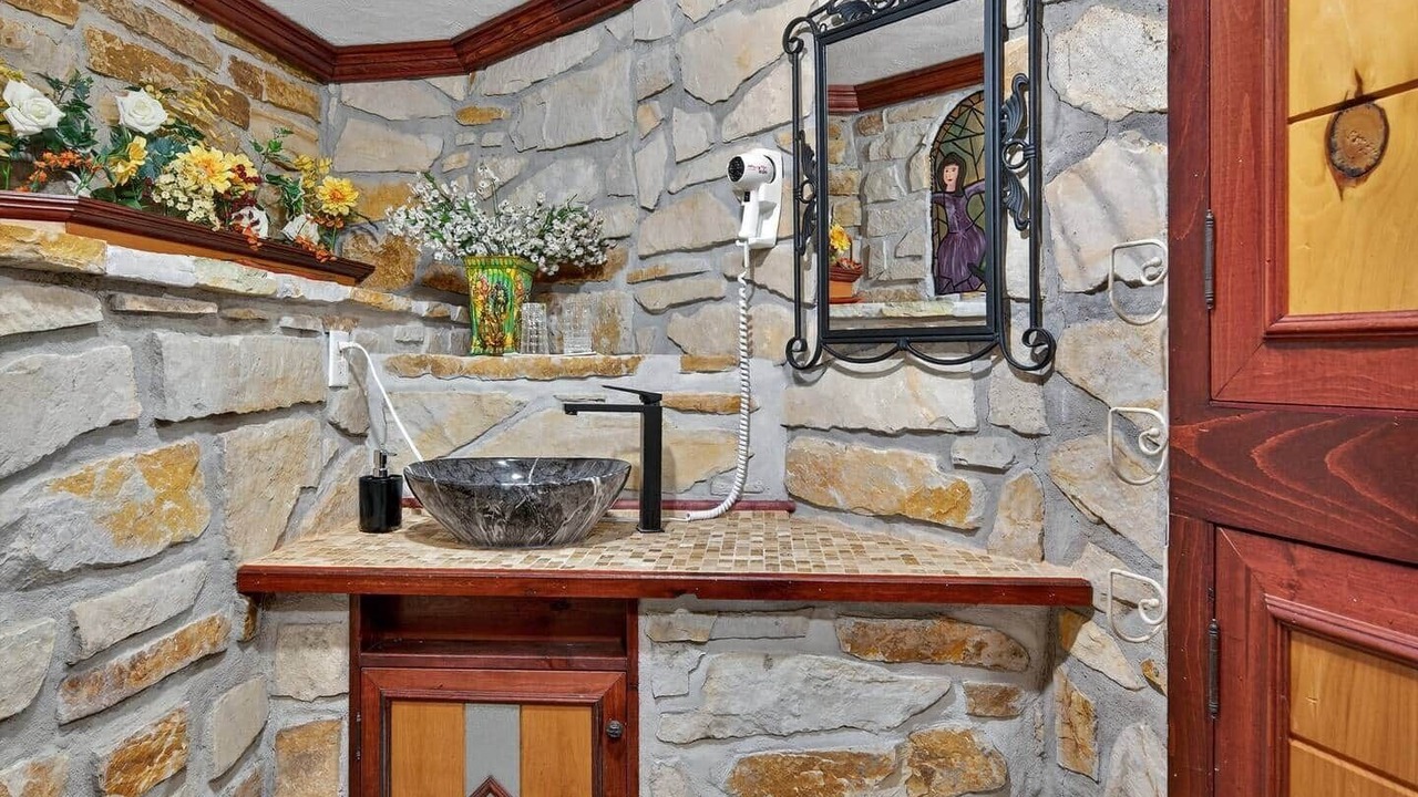 Photo of Bathroom in Saint-Alexis-des-Monts