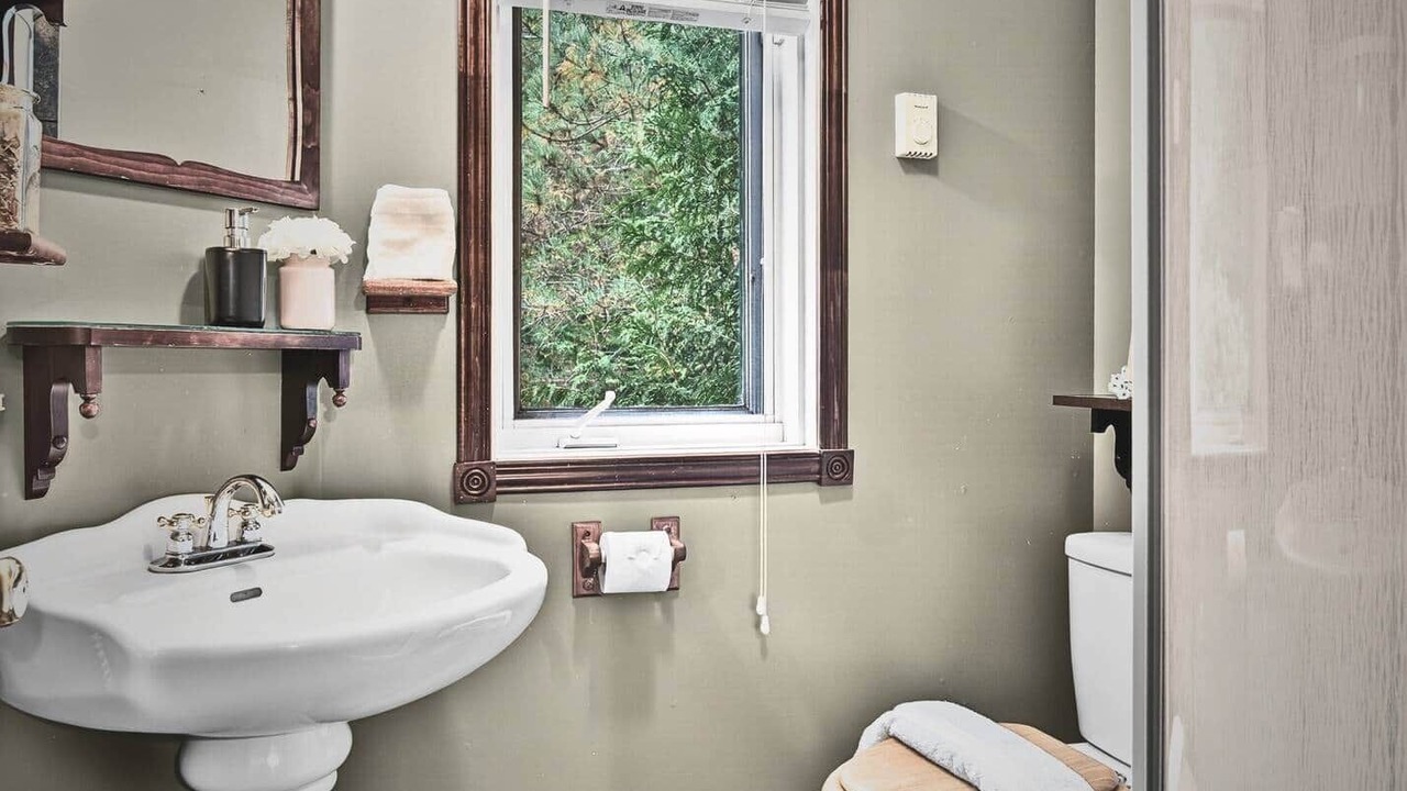 Photo of Bathroom in Saint-Alexis-des-Monts