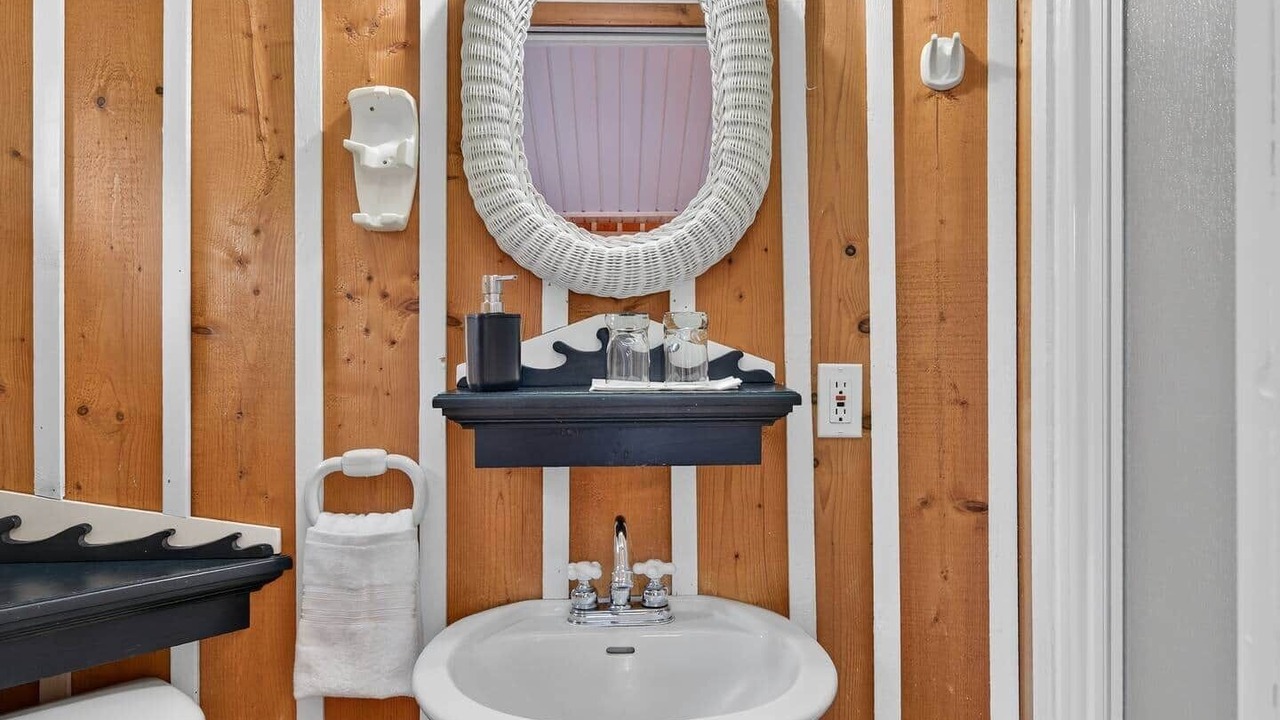 Photo of Bathroom in Saint-Alexis-des-Monts