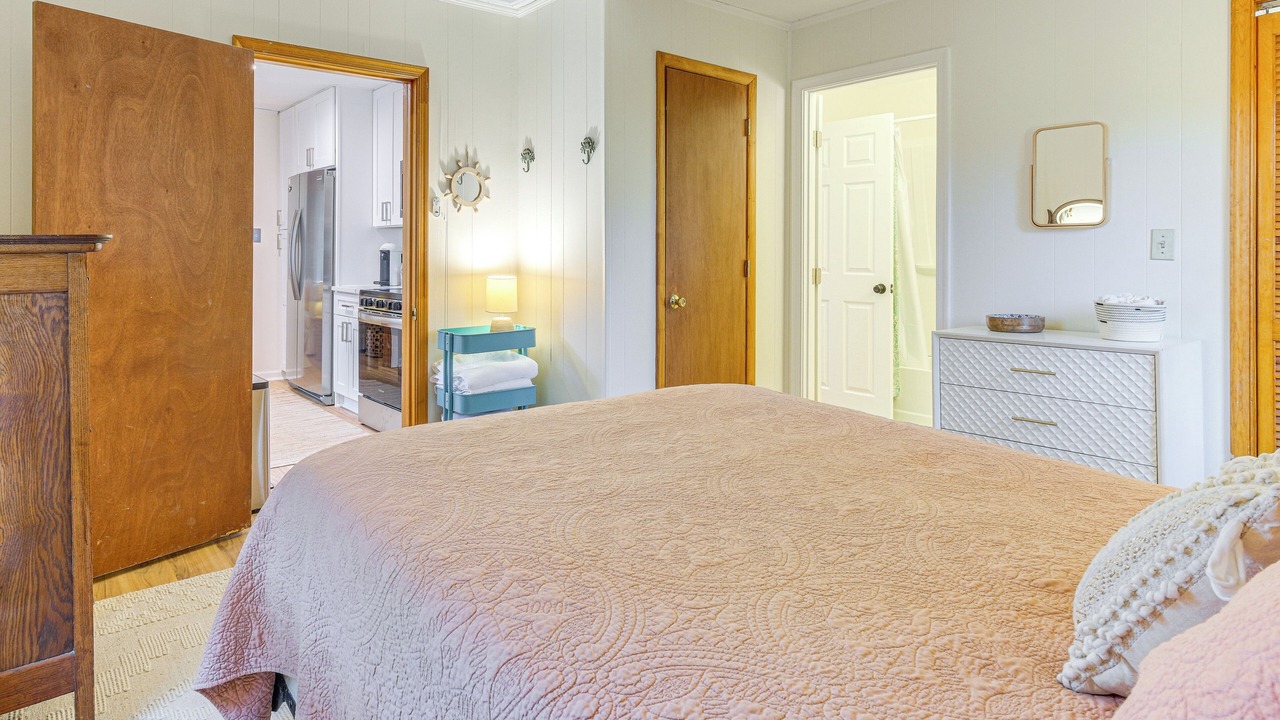 Photo of Bedroom in Colonial Beach