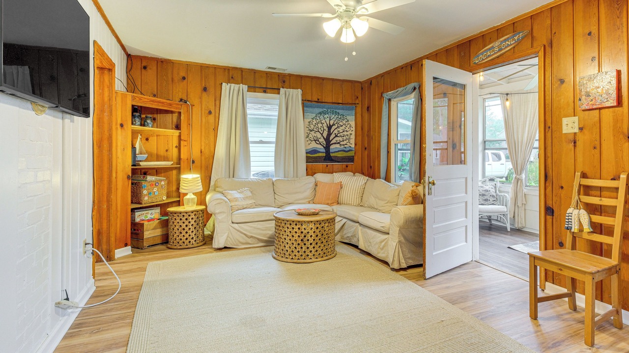 Photo of Livingroom in Colonial Beach