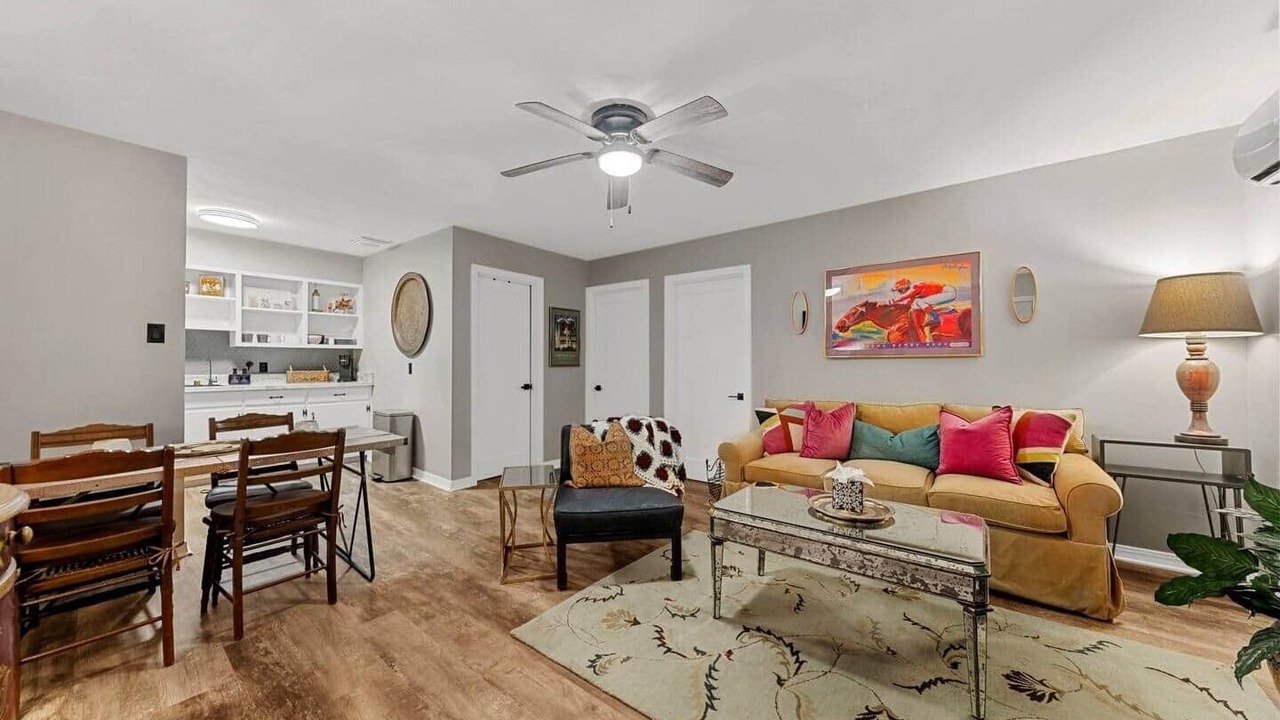 Photo of Livingroom in Cave City