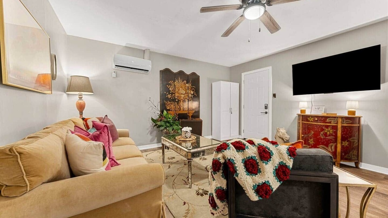Photo of Livingroom in Cave City