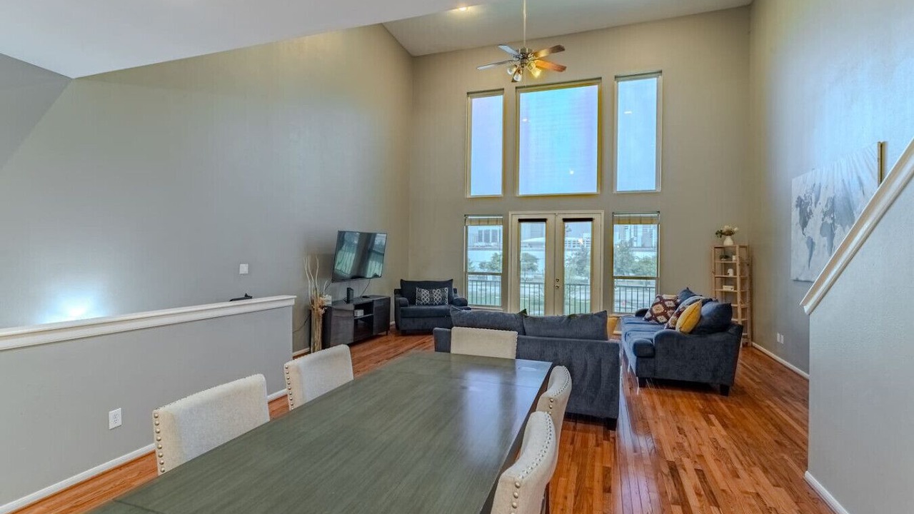 Photo of Livingroom in East Downtown Houston