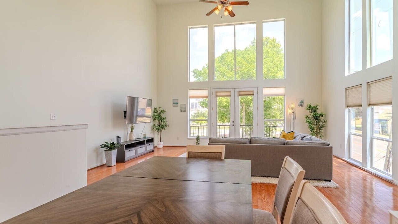 Photo of Livingroom in East Downtown Houston