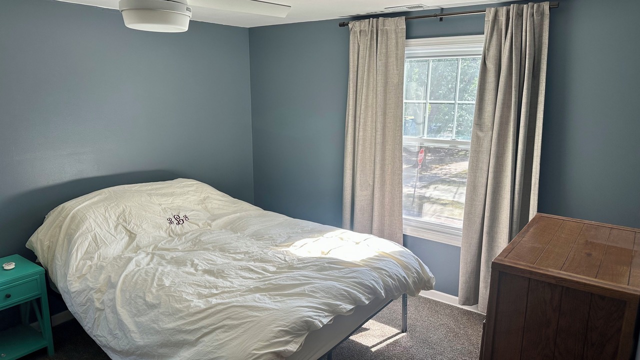 Photo of Bedroom in Jefferson Park