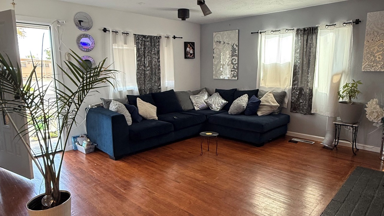 Photo of Livingroom in Northeast Heights