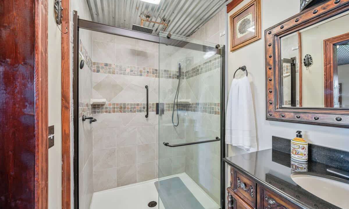 Photo of Bathroom in Linden