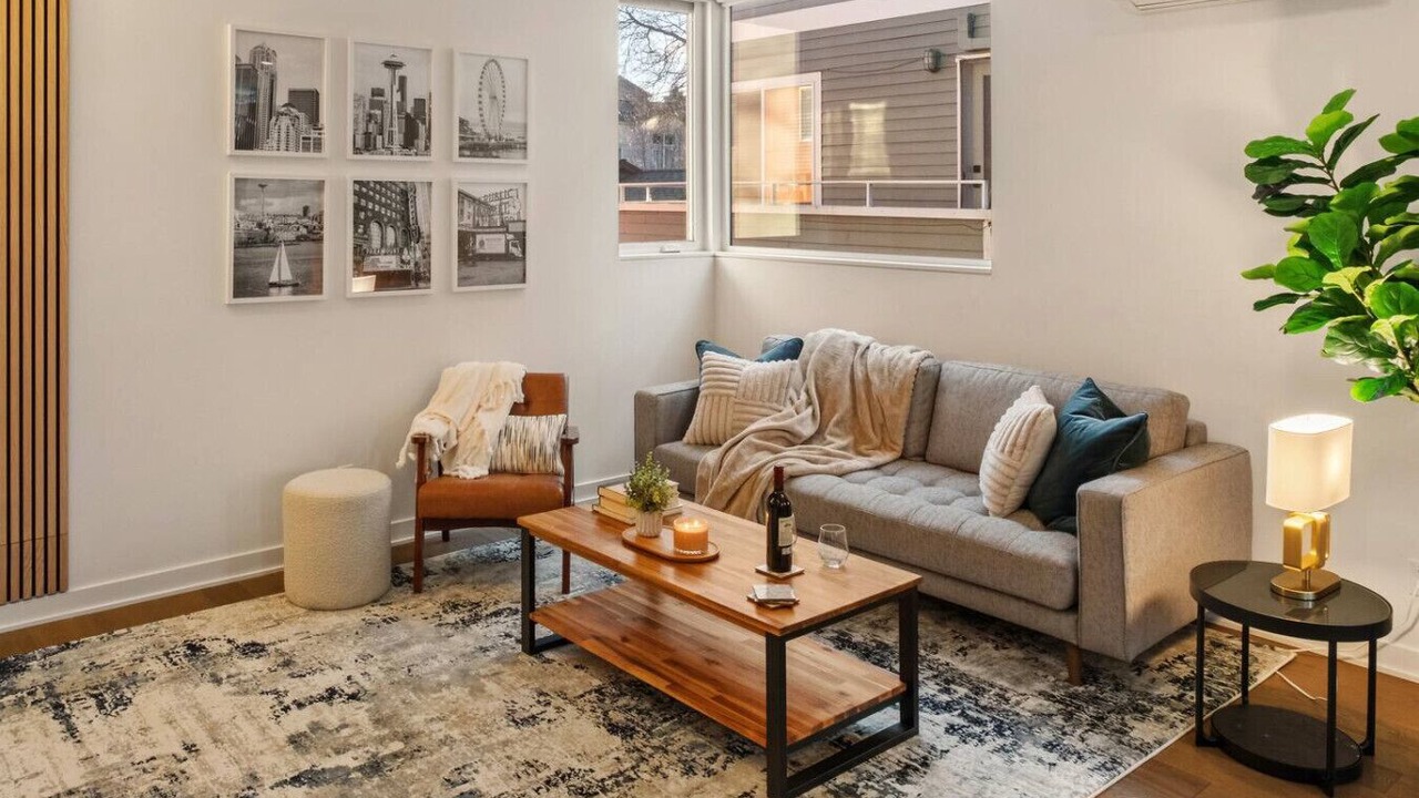 Photo of Livingroom in Lower Queen Anne