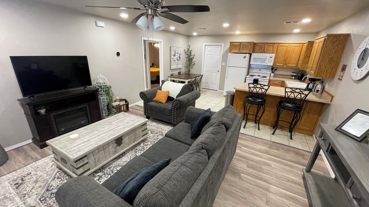 Photo of Livingroom in Ada