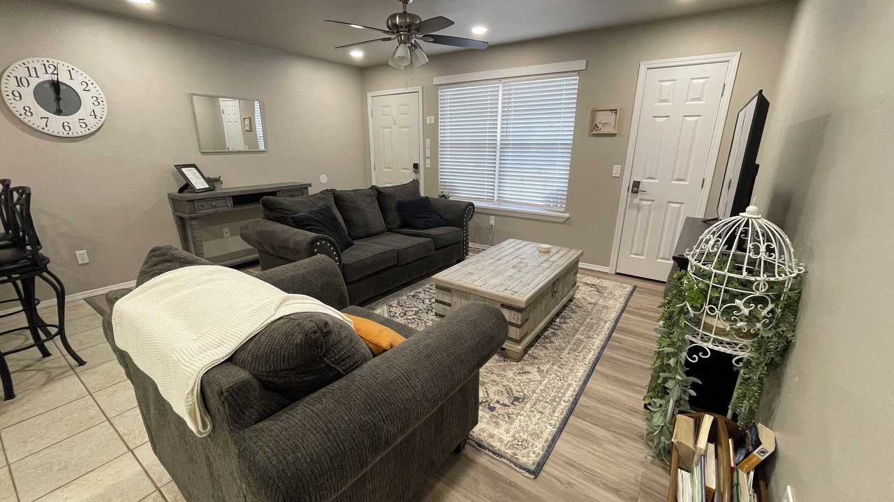 Photo of Livingroom in Ada