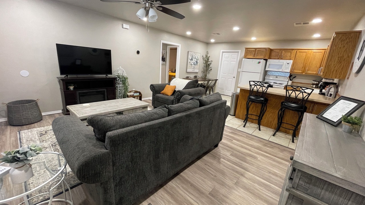 Photo of Livingroom in Ada