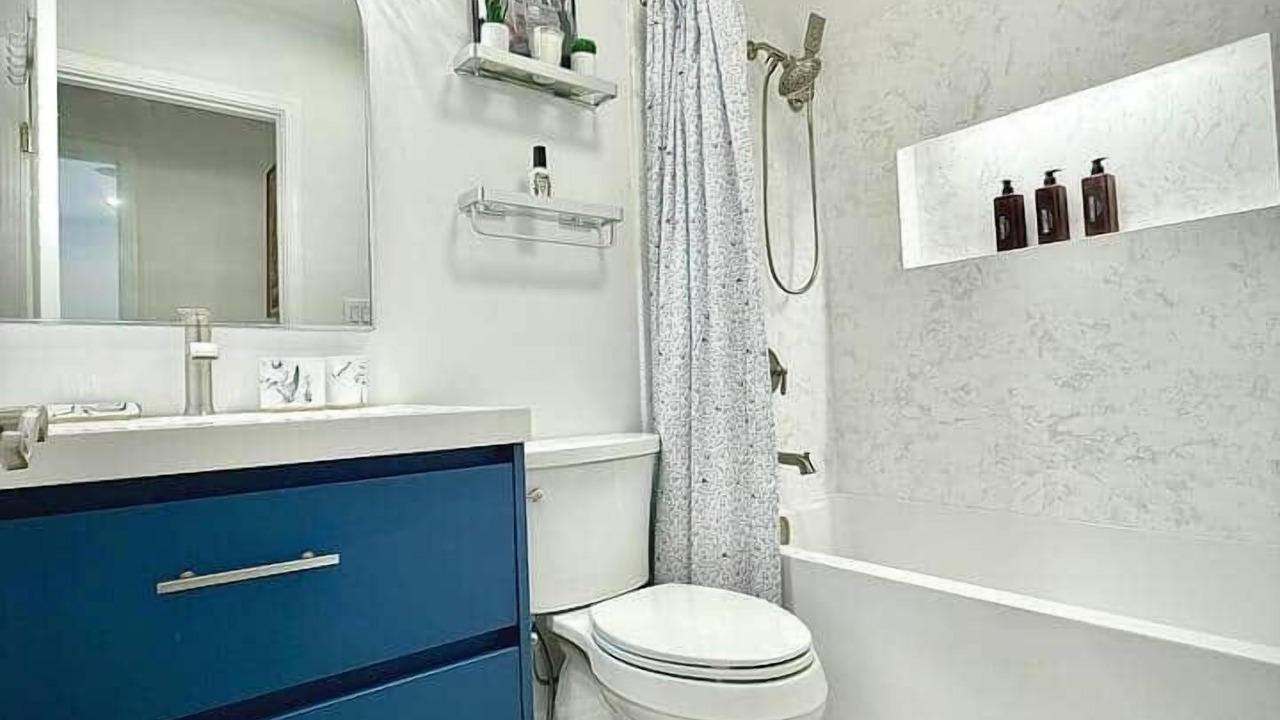 Photo of Bathroom in Sunshine Gardens