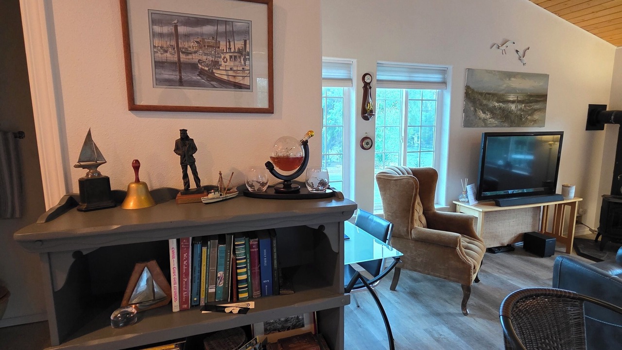 Photo of Livingroom in Downtown Klamath Falls