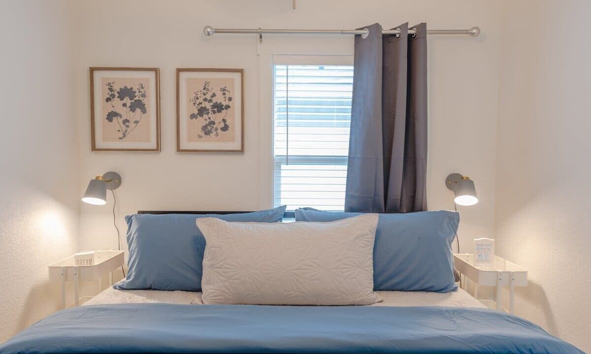 Photo of Bedroom in Coos Bay