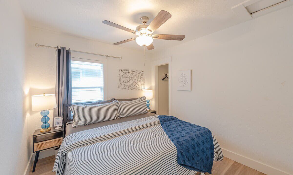 Photo of Bedroom in Coos Bay