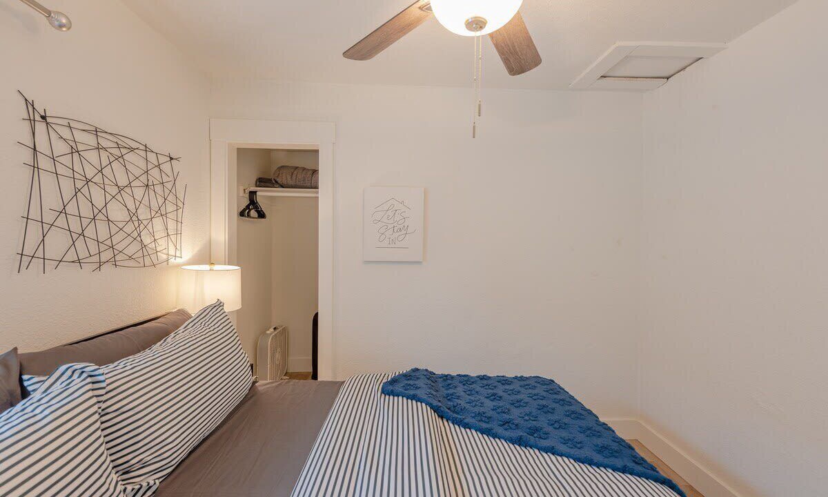 Photo of Bedroom in Coos Bay