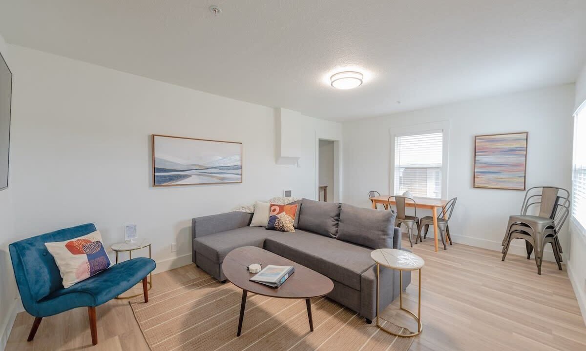 Photo of Livingroom in Coos Bay