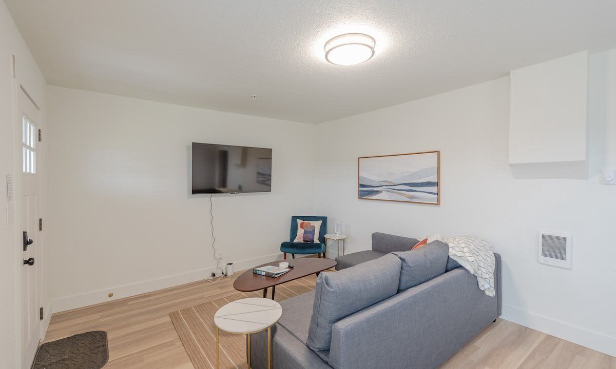 Photo of Livingroom in Coos Bay