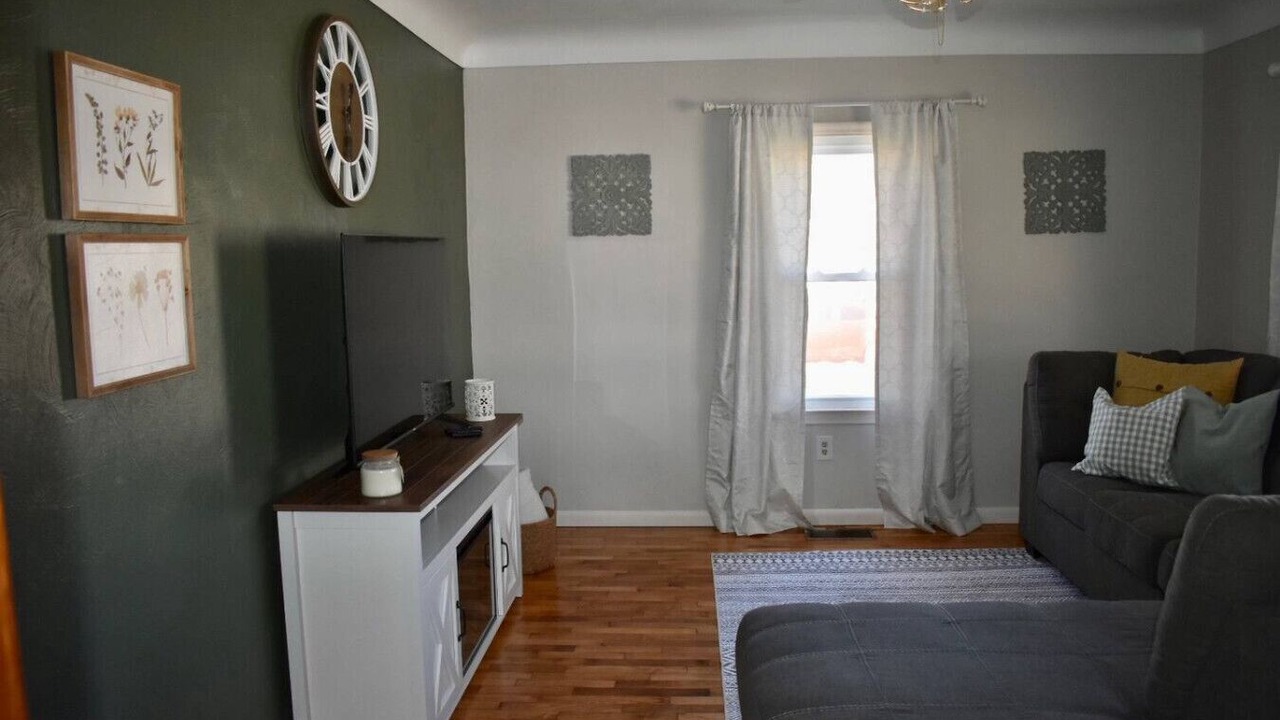 Photo of Livingroom in Adrian