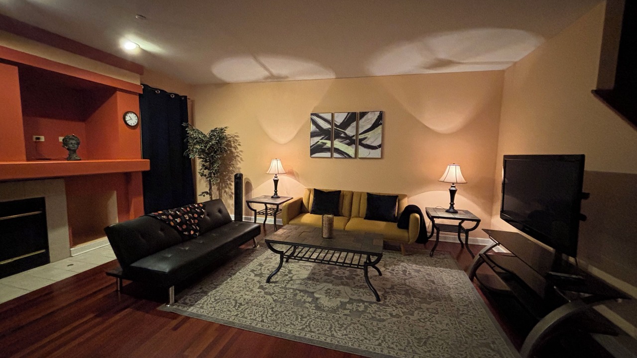 Photo of Livingroom in Schaumburg