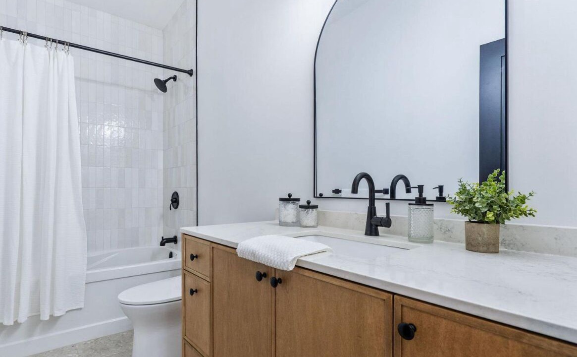 Photo of Bathroom in Grand Bend