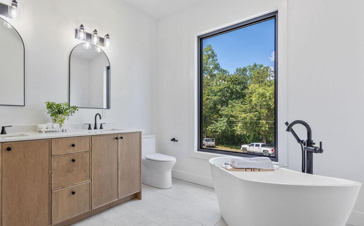 Photo of Bathroom in Grand Bend