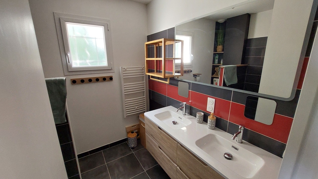 Photo of Bathroom in Saint Alban Auriolles