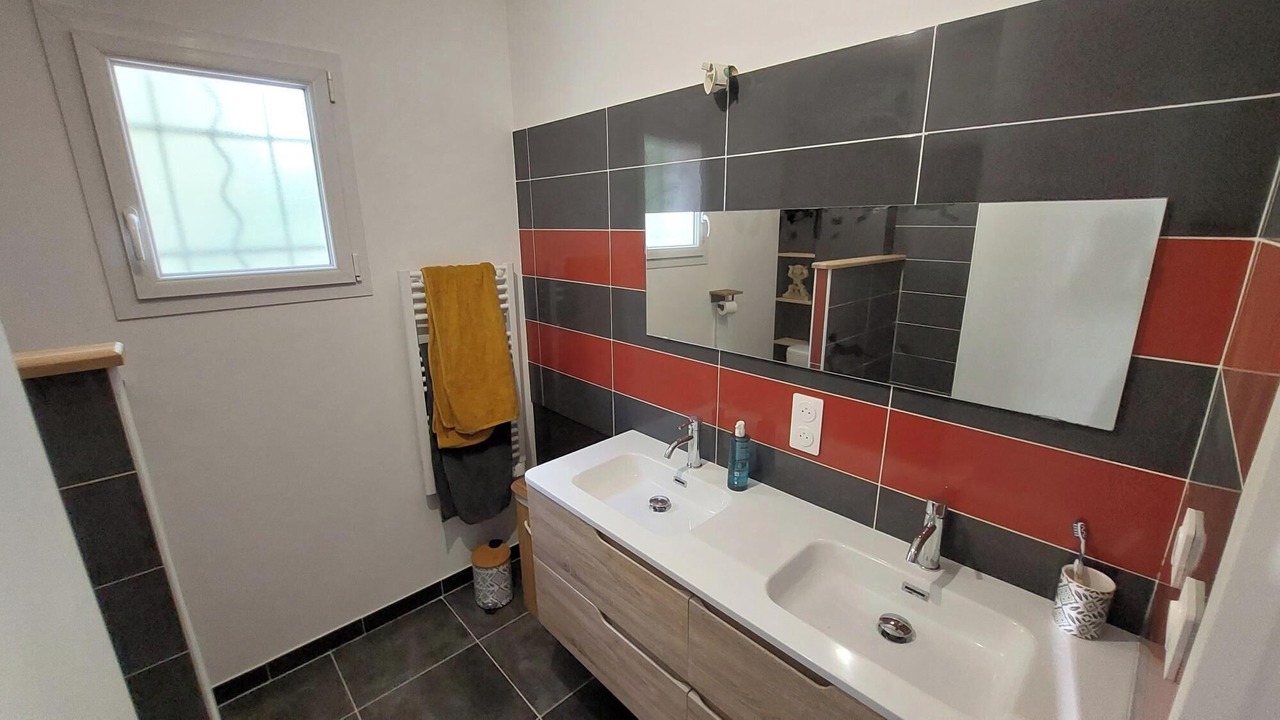 Photo of Bathroom in Saint Alban Auriolles