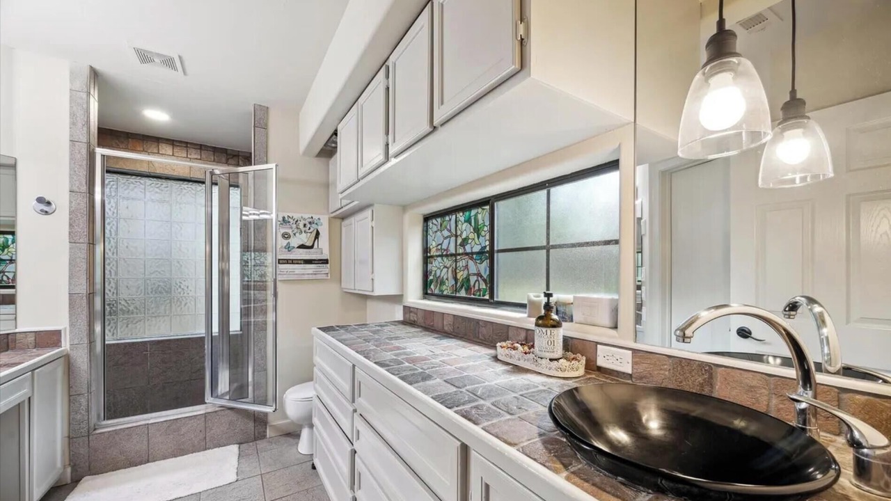 Photo of Bathroom in Decker Place
