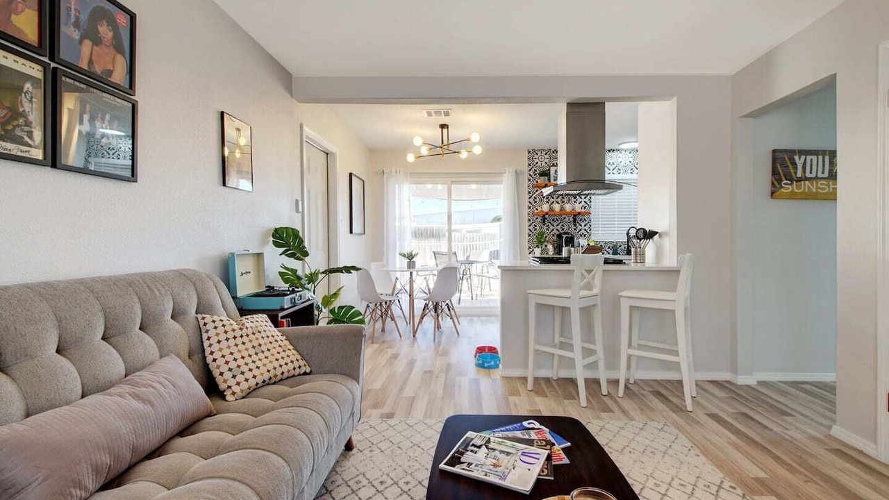 Photo of Livingroom in University Hills and Windsor Park