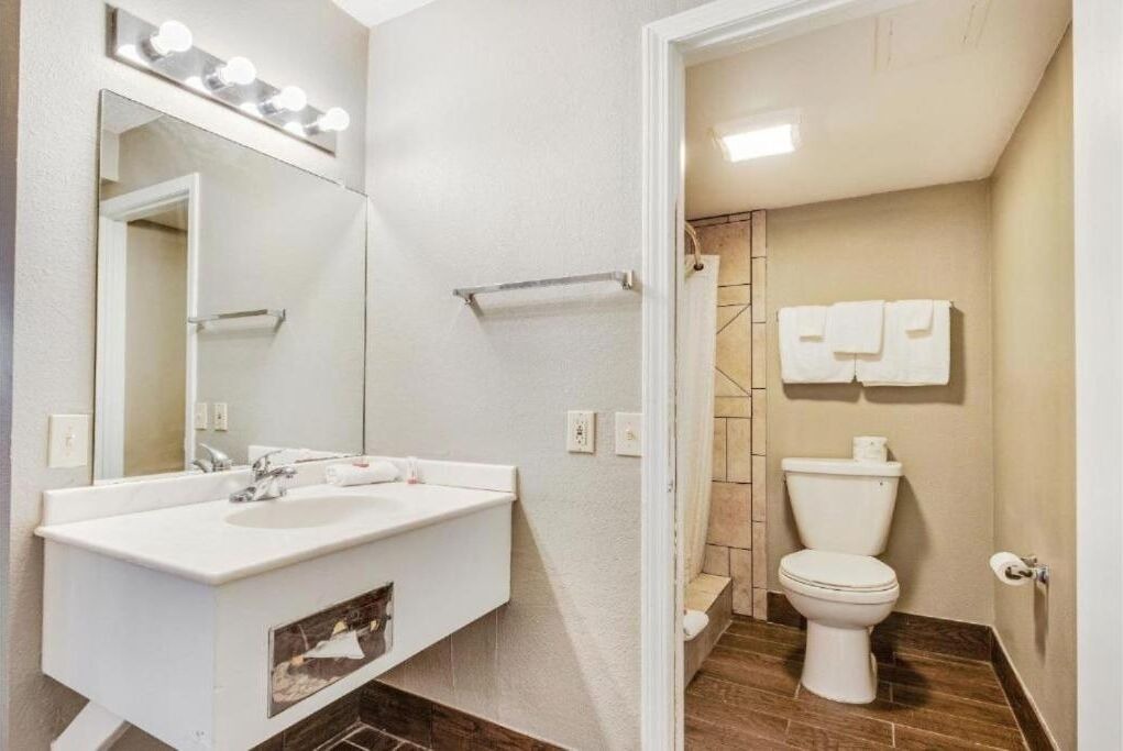 Photo of Bathroom in Elk City