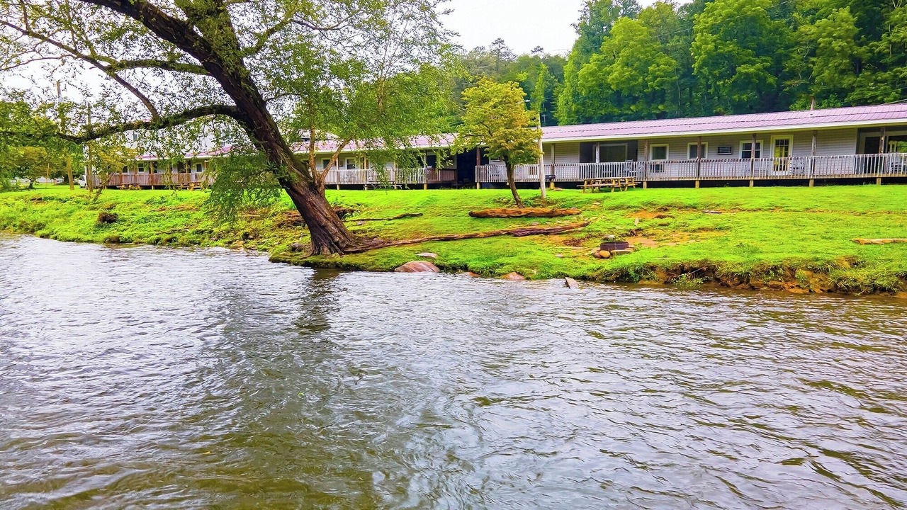 Photo of Others in Cherokee