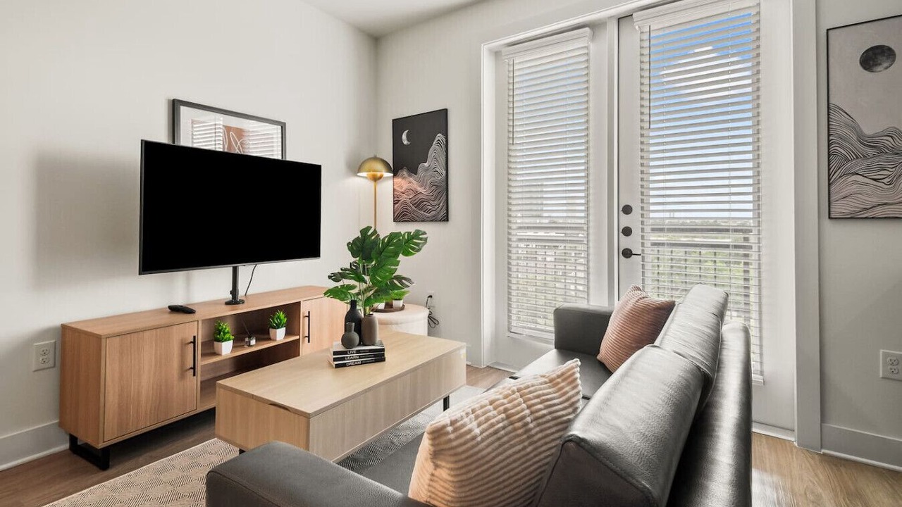 Photo of Livingroom in Neartown
