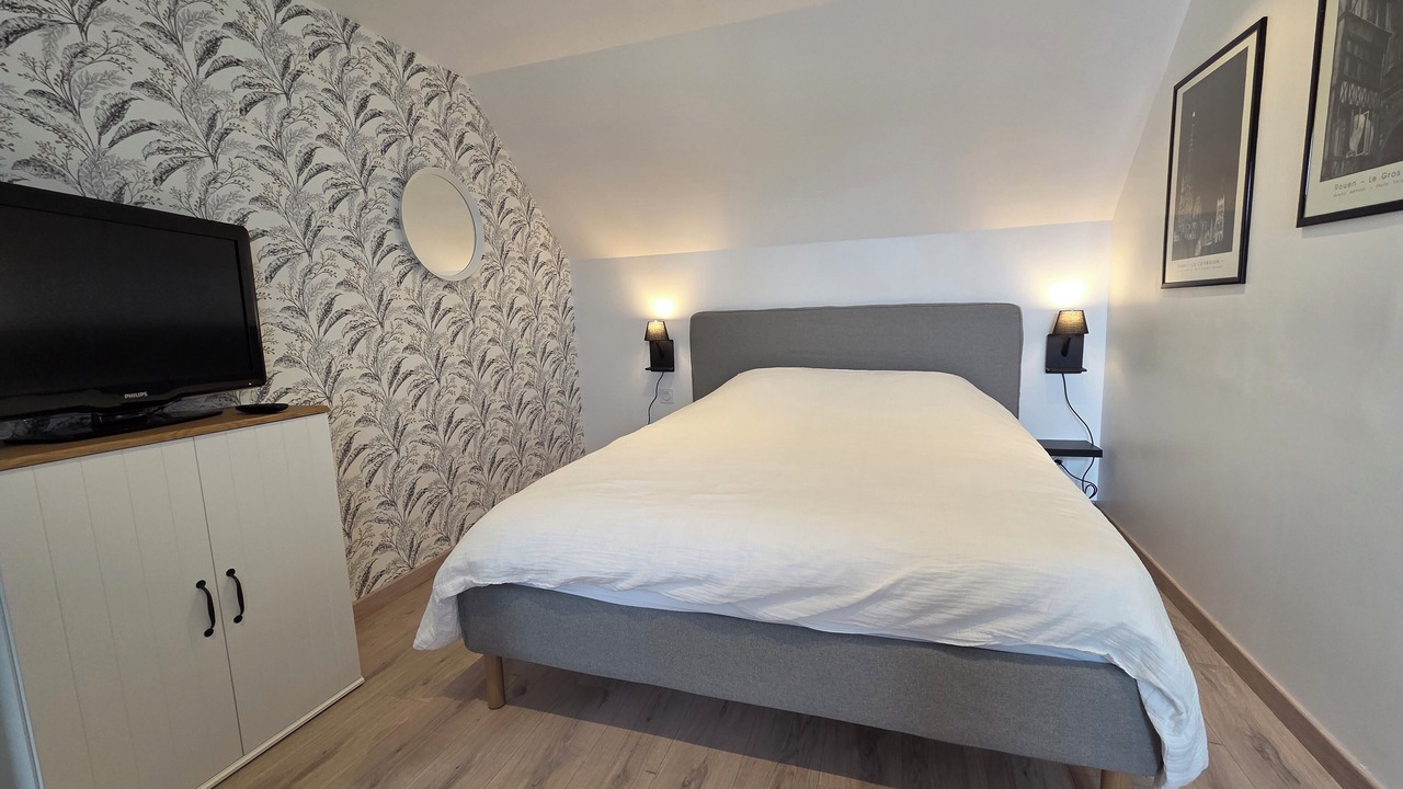 Photo of Bedroom in Morgny-la-Pommeraye