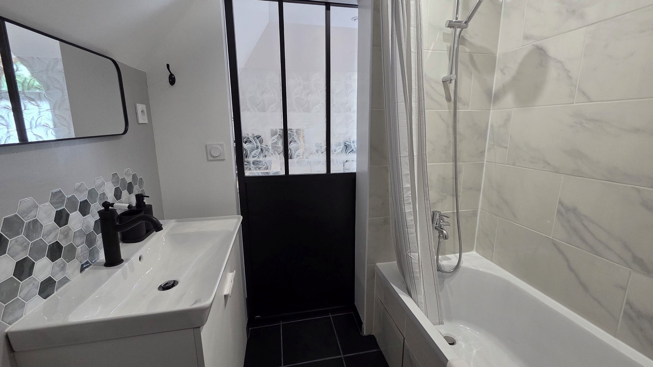 Photo of Bathroom in Morgny-la-Pommeraye