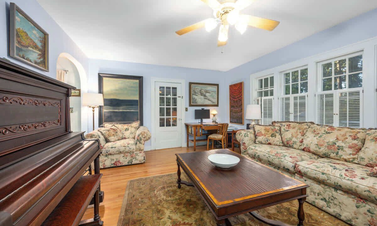 Photo of Livingroom in Saugatuck