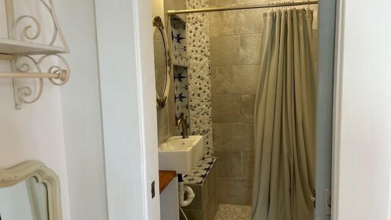 Photo of Bathroom in Thomas Square