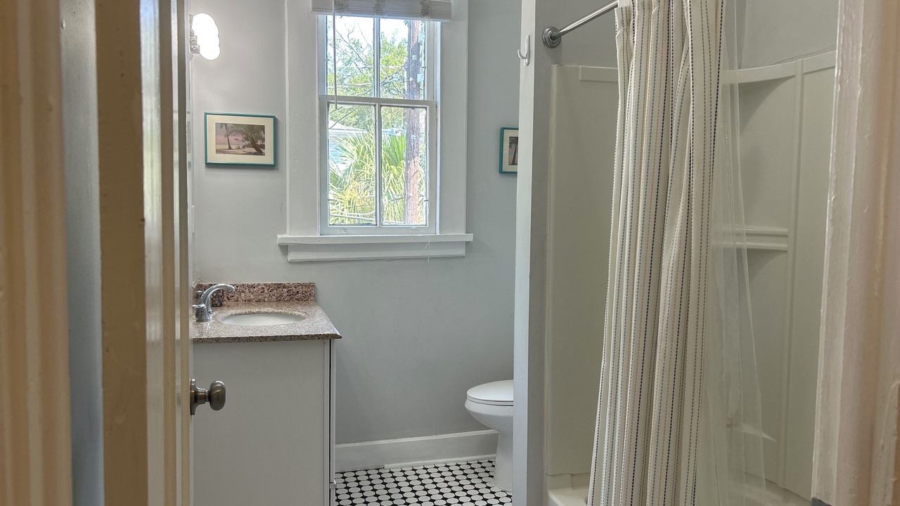 Photo of Bathroom in Thomas Square