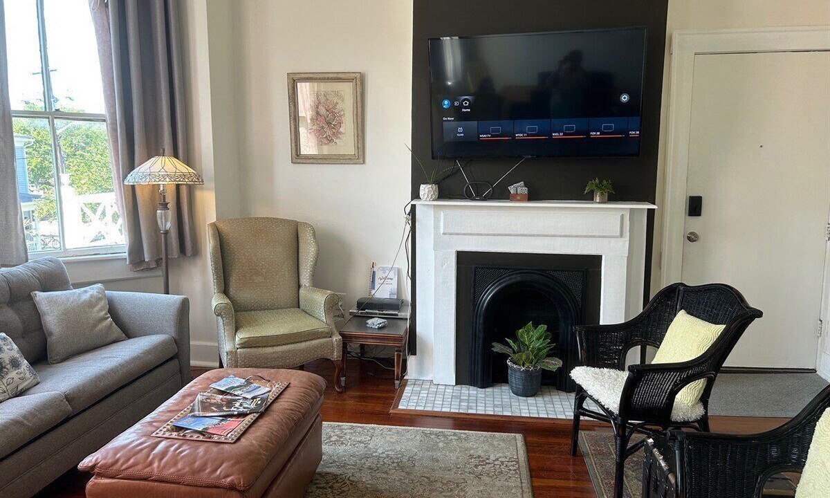 Photo of Livingroom in Thomas Square