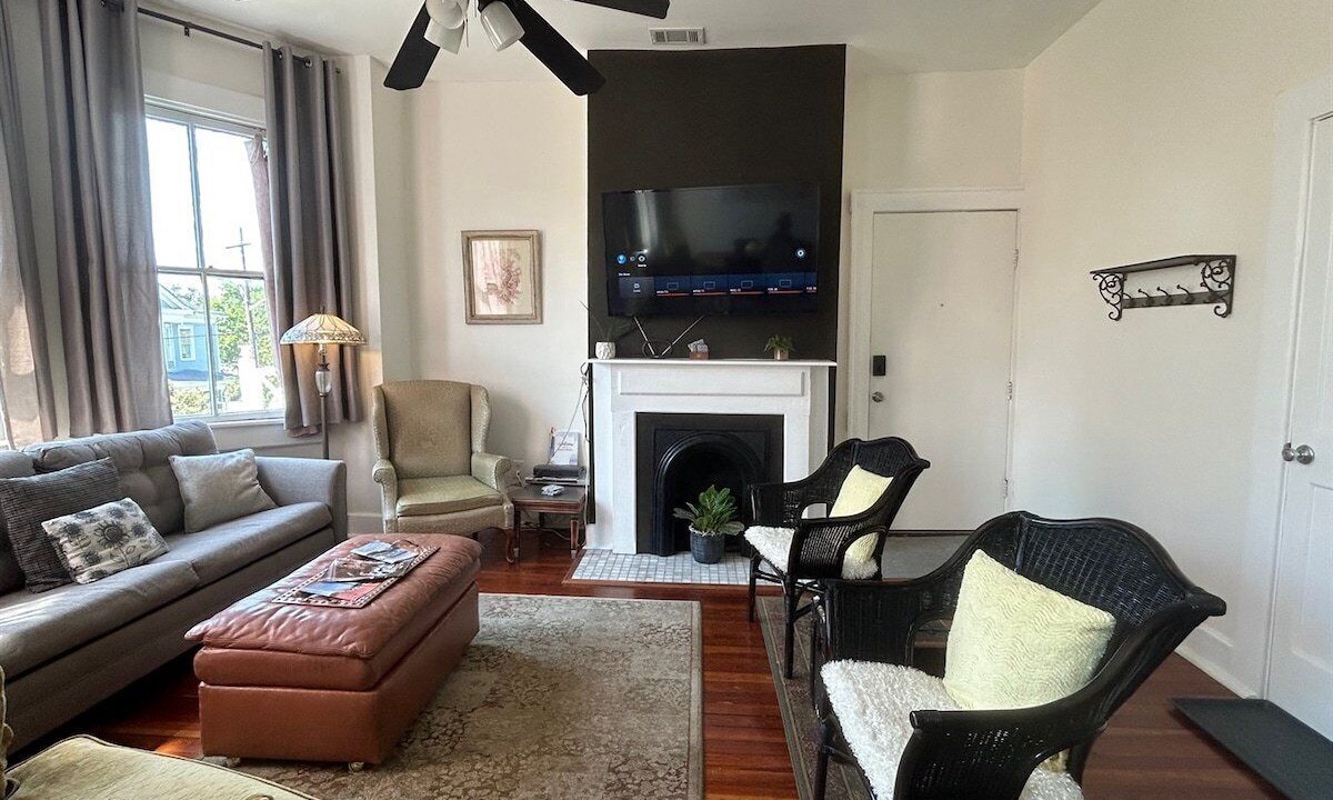 Photo of Livingroom in Thomas Square