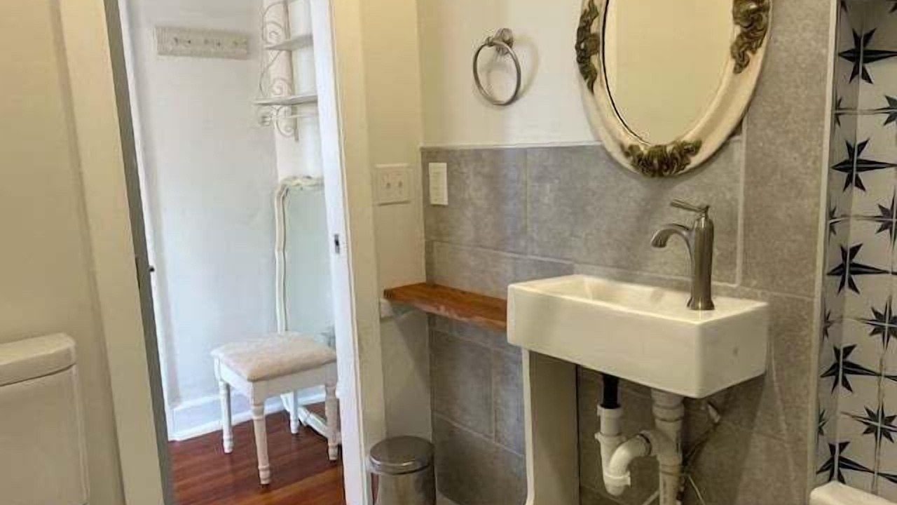 Photo of Bathroom in Thomas Square