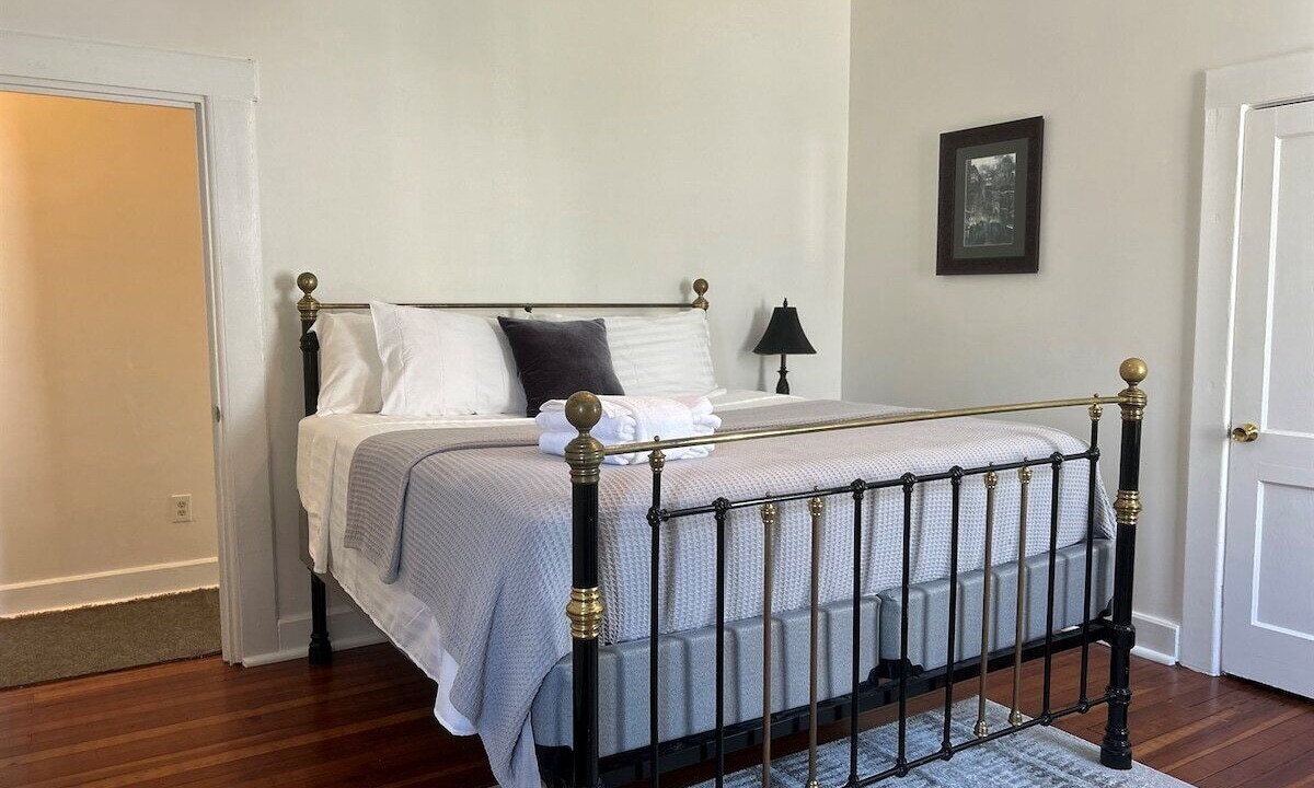 Photo of Bedroom in Thomas Square
