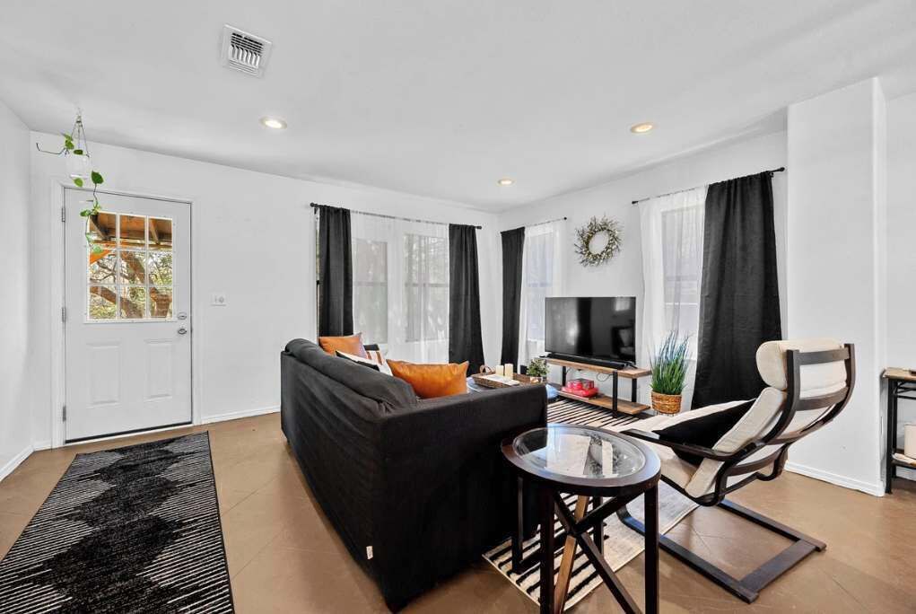 Photo of Livingroom in Apache Shores
