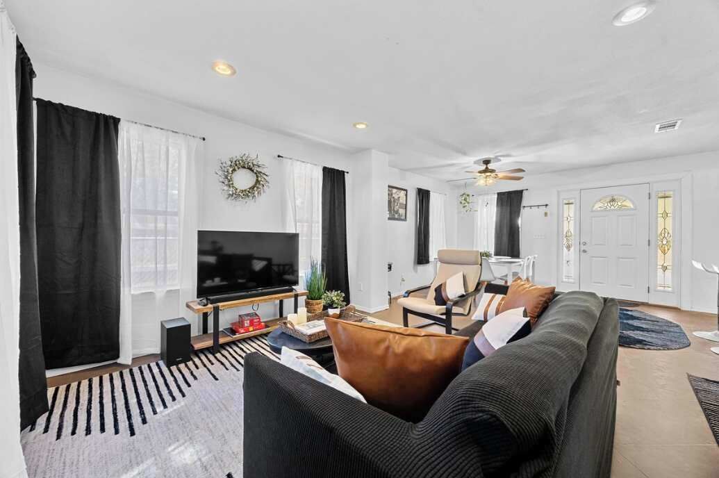 Photo of Livingroom in Apache Shores