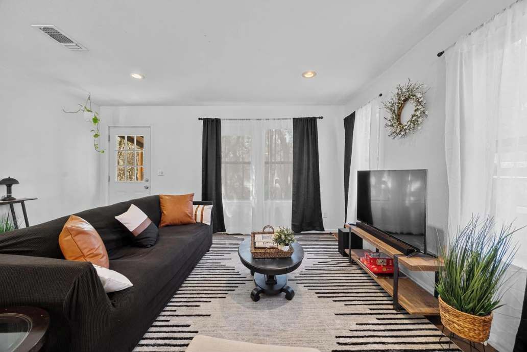 Photo of Livingroom in Apache Shores