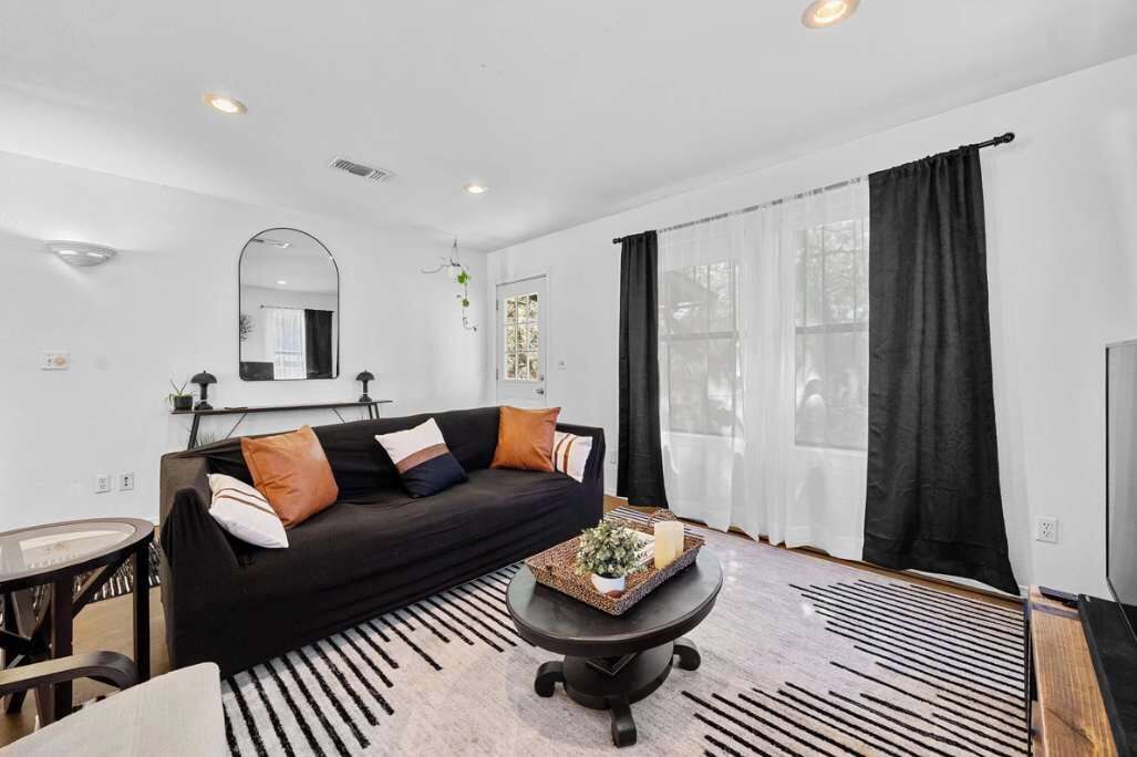 Photo of Livingroom in Apache Shores
