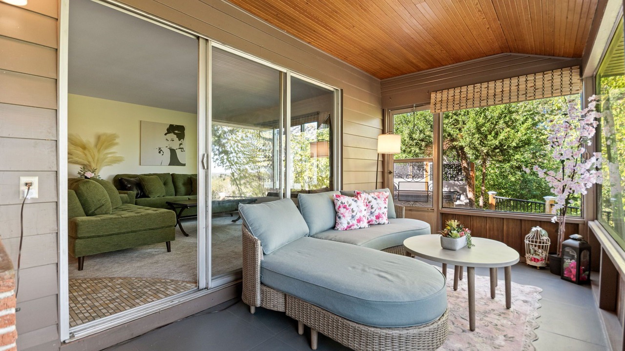 Photo of Livingroom in Bel Aire