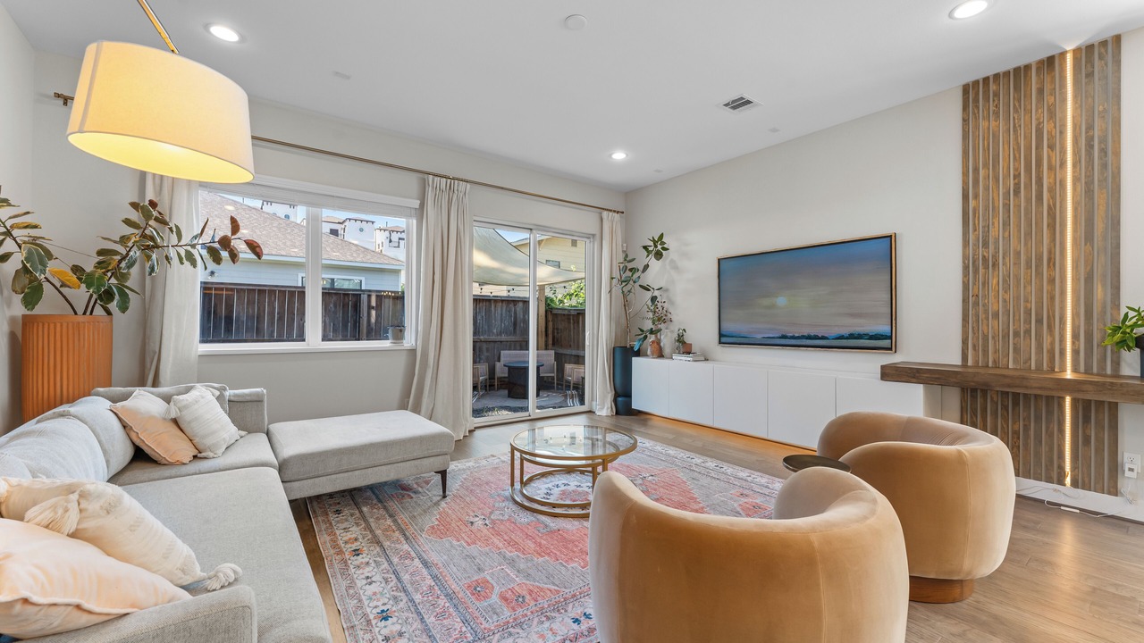 Photo of Livingroom in South Central Houston