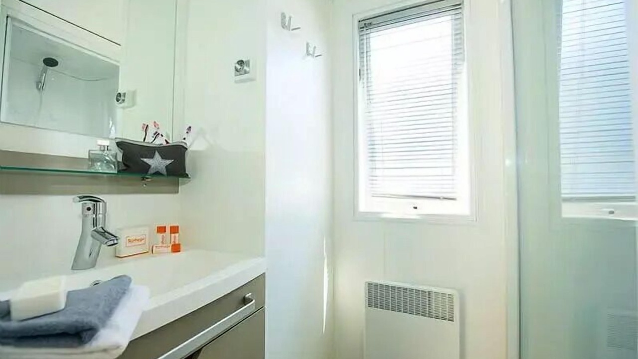 Photo of Bathroom in Sainte-Catherine-de-Fierbois